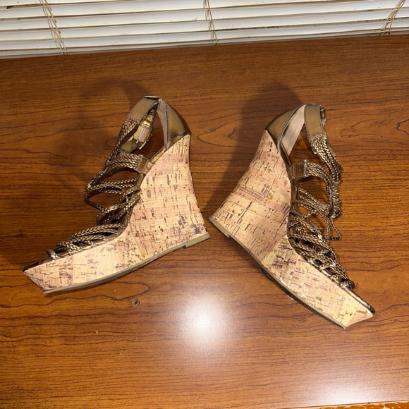 Jennifer Lopez Women’s Bronze Heeled Sandals Size 8 - Picture 3 of 10